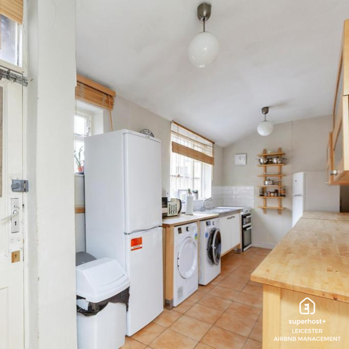 kitchen with sink, refrigerator, dish dryer in leicester